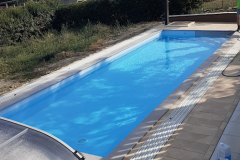 A medence a teraszról